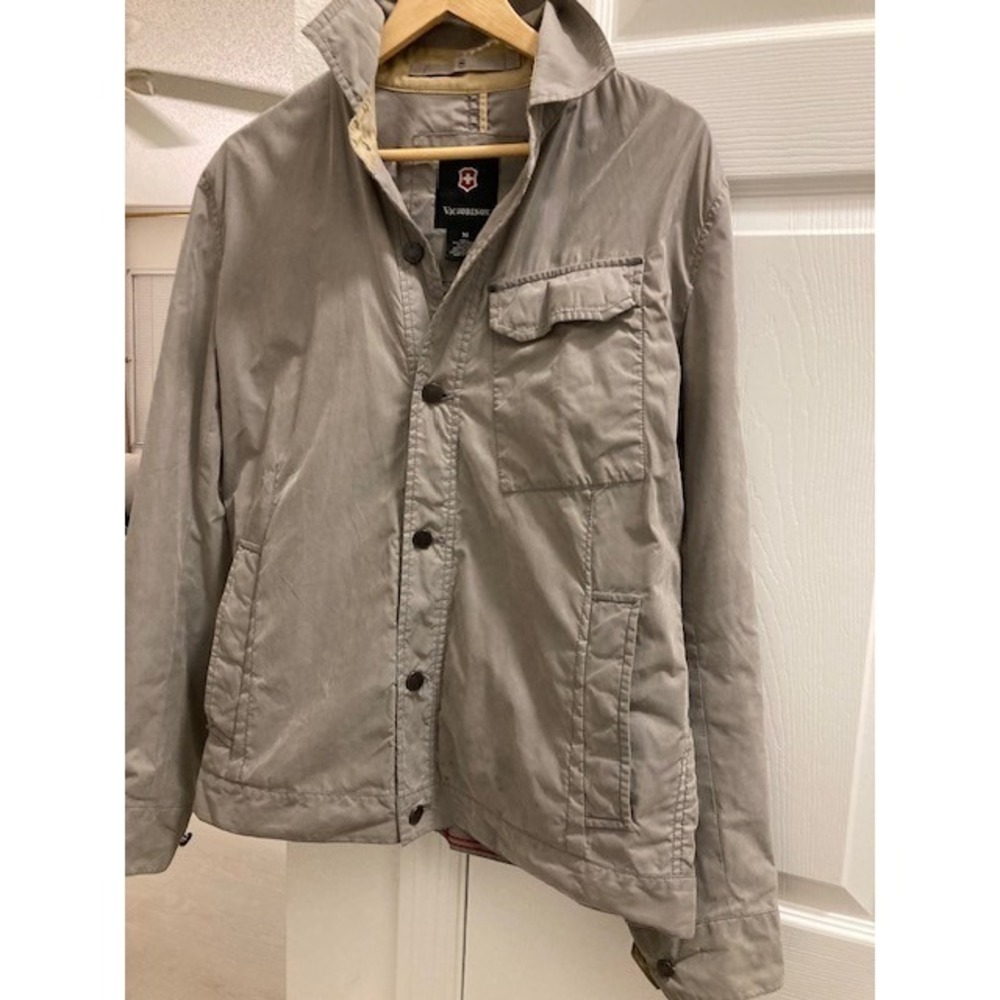 Victorinox ~ Lightweight/Waterproof ~ Medium A Quality Jacket